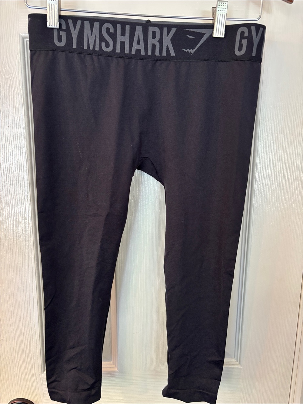 Gymshark women’s Black Logo Waistband Fit cropped Leggings size S